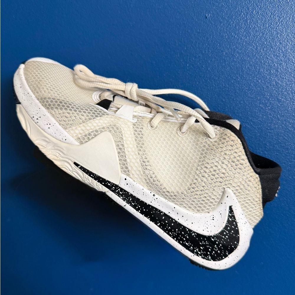 Nike Giannis Zoom Freak 1 ‘Oreo’ Sneaker